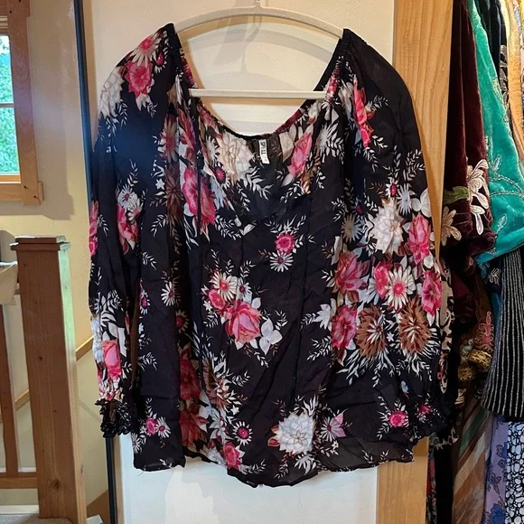 SWAP for @acortes4373 💫 EUC to BNWOT Spell Jagger Blouse Medium 🌺🍁 - Picture 3 of 9